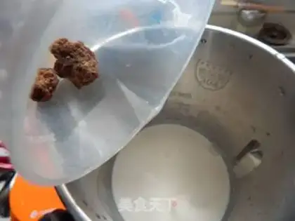 Make Red sugar ginger milk tea step 4