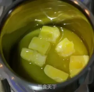 Make Soften the little butter trick at low temperatures -- onion cookies step 1