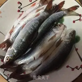 Make Pretzels of salt, fish step 0