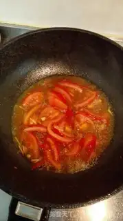 Make Tomato fried eggs step 3