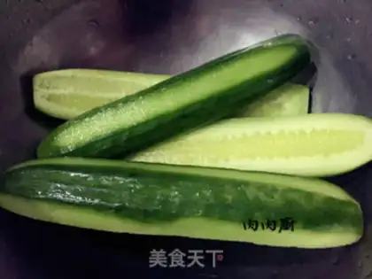 Make cucumber chop fried eggs step 0