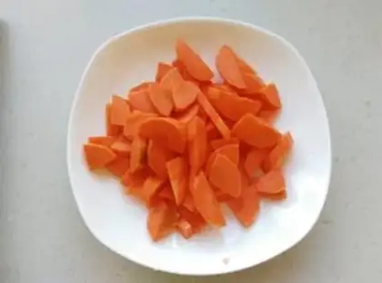 Make Black fish soup carrot noodles step 0