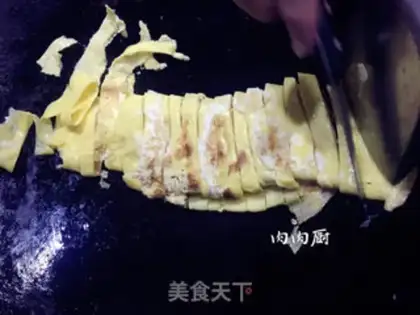 Make cucumber chop fried eggs step 6