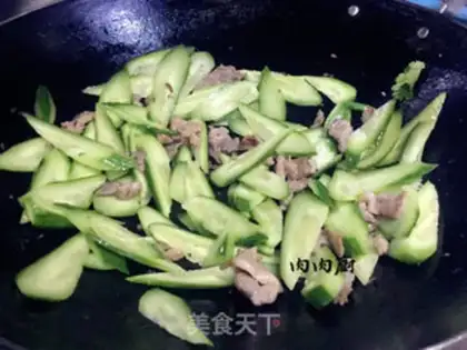 Make cucumber chop fried eggs step 8