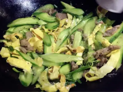Make cucumber chop fried eggs step 9