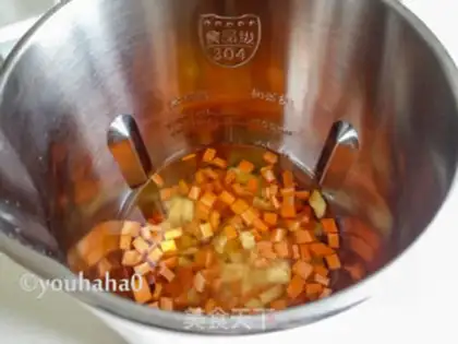 Make Carrot cranberry juice step 1