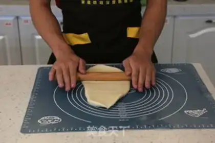 Make Ham corn pizza step 4