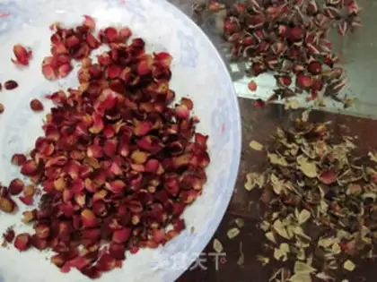 Make Rose solid ointment step 4