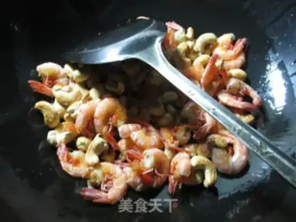 Make Cashew fried shrimp step 3