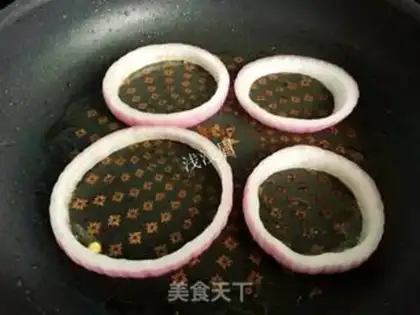 Make Onion ring egg cake step 1