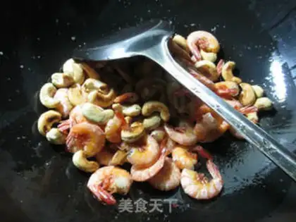 Make Cashew fried shrimp step 5