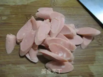 Make Garlic hams and sausages for white mushrooms step 1