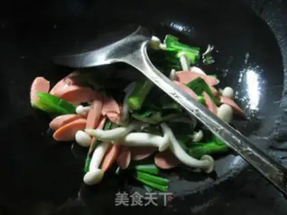 Make Garlic hams and sausages for white mushrooms step 3