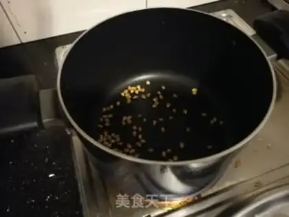 Make Home-made small snacks - caramel popcorn step 1