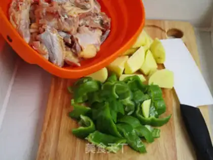 Make Spicy potato chicken step 0