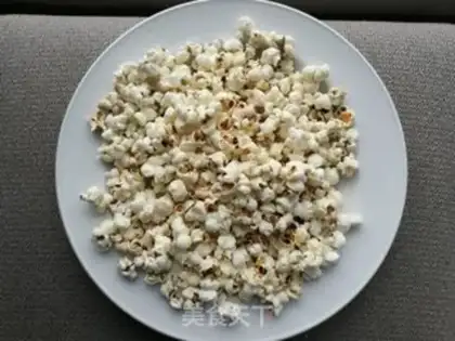 Make Home-made small snacks - caramel popcorn step 3