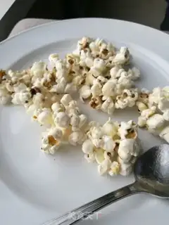 Make Home-made small snacks - caramel popcorn step 7