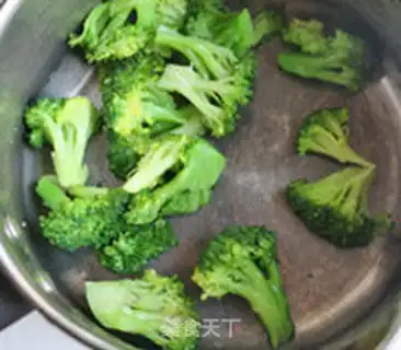 Make A chicken gravy salad step 4