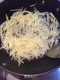Make Shrimp fried potatoes step 0