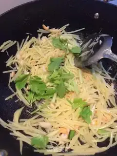 Make Shrimp fried potatoes step 2