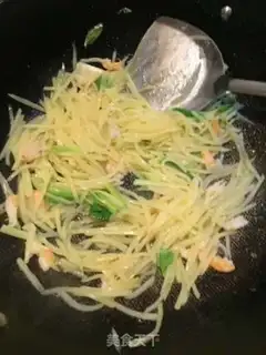 Make Shrimp fried potatoes step 3