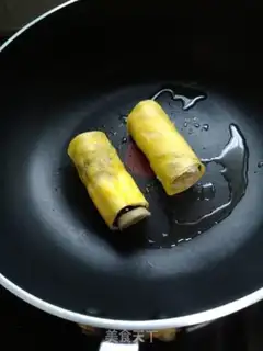Make A pickle banana roll step 6