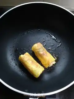 Make A pickle banana roll step 7