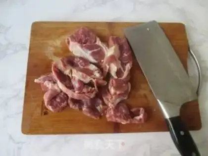 Make Black pepper plum meat step 1