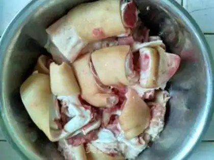 Make Red pig feet step 0