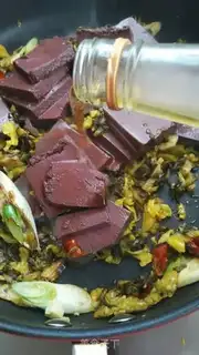 Make Sour sauce, lamb blood step 7