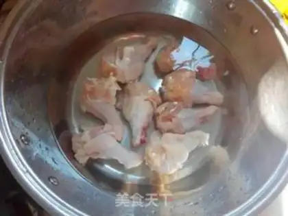 Make The chicken wings of quail eggs step 1