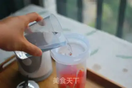 Make Fresh orange carrot juice step 3