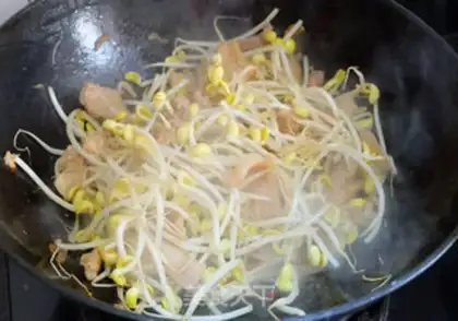 Make Pork bean sprouts step 7
