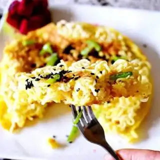 Make Noodle pancakes step 7