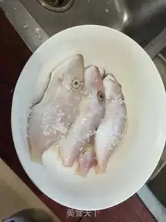 Make Fried skinned fish step 0