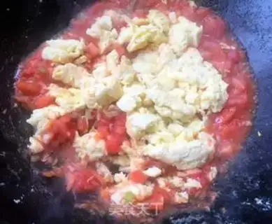 Make Tomato fried eggs step 7