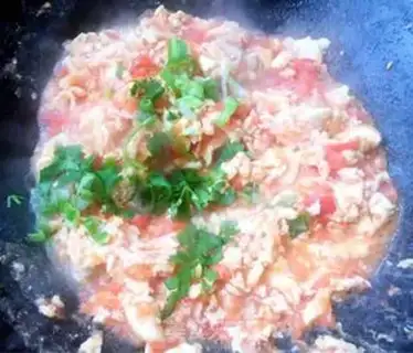 Make Tomato fried eggs step 8