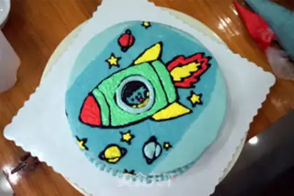 Make Little Rocket birthday cake step 10