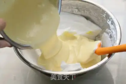 Make Double-coloured twilight cake step 11