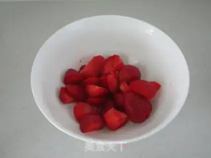Make Strawberry egg milk step 1