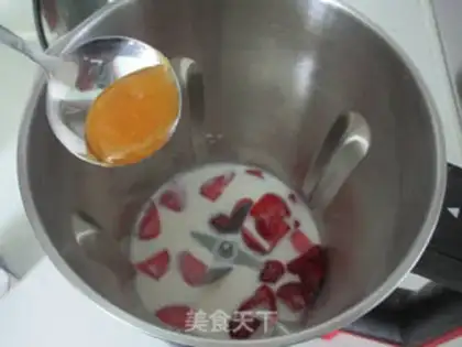 Make Strawberry egg milk step 2