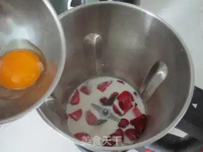 Make Strawberry egg milk step 3