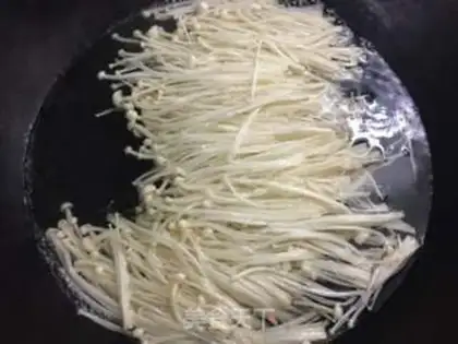 Make Frozen needle mushrooms step 1