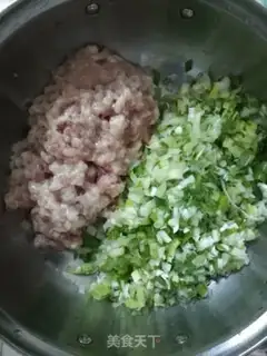 Make Onion pork bun step 2