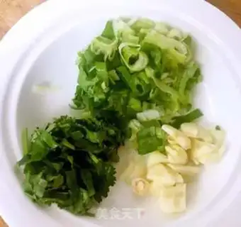 Make Tomato fried eggs step 1