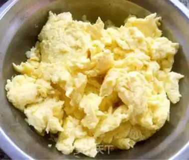 Make Tomato fried eggs step 4