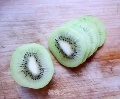 Make Fruit sandwich step 1
