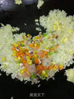 Make Singzhou fried rice step 7
