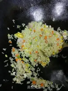 Make Singzhou fried rice step 8
