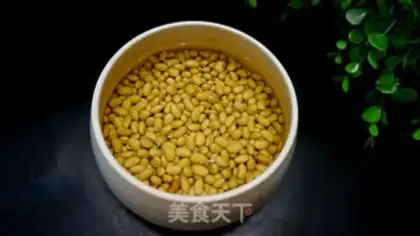 Make Pig hoofs, soybeans step 1